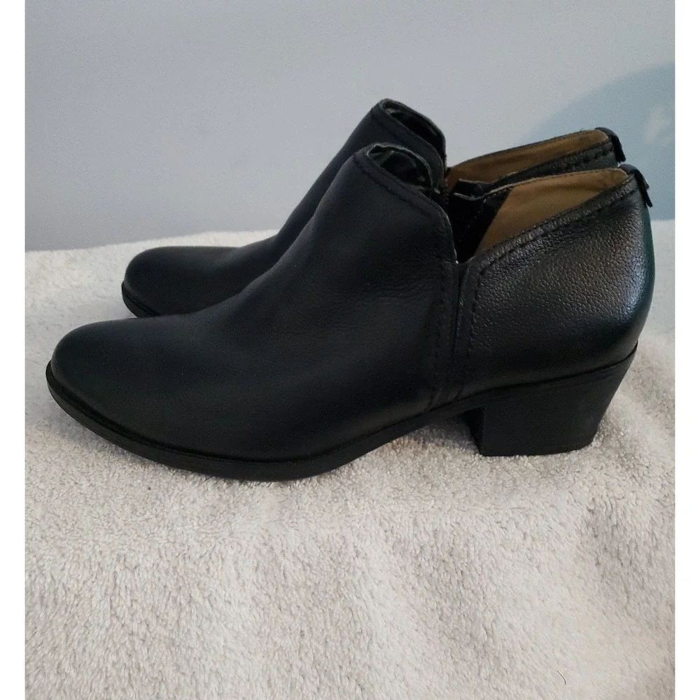 Naturalizer womans boots